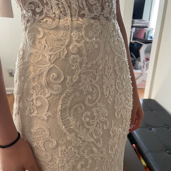 David’s Bridal Galina Signature Wedding dress. Never worn. - Picture 6 of 9